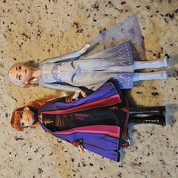 Disney Frozen 2 Anna and Elsa Adventure - Picture 3 of 3
